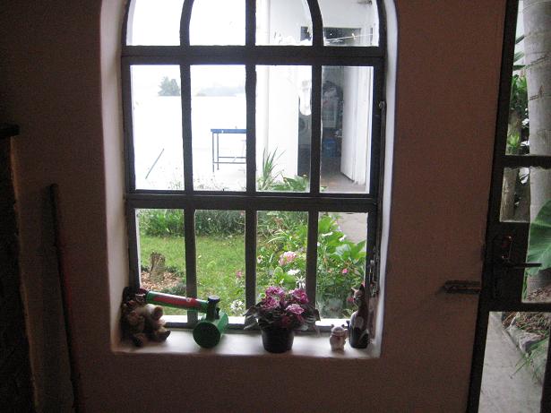 img_0877_20 This is a window in Gils house